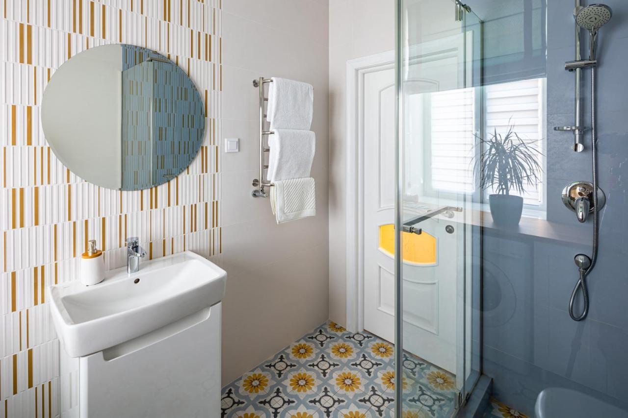 Leontovycha Apartment Lviv Extérieur photo